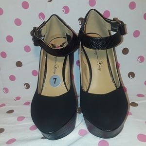 Penny loves Kenny wedges